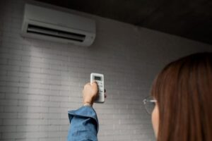 Ilustrasi AC inverter dengan fitur penghemat energi