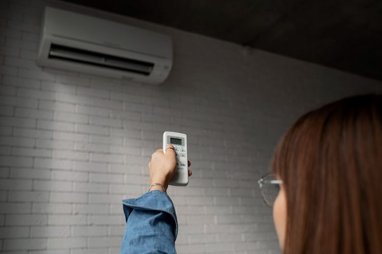 Ilustrasi AC inverter dengan fitur penghemat energi