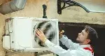 AC inverter sedang digunakan di kamar tidur modern